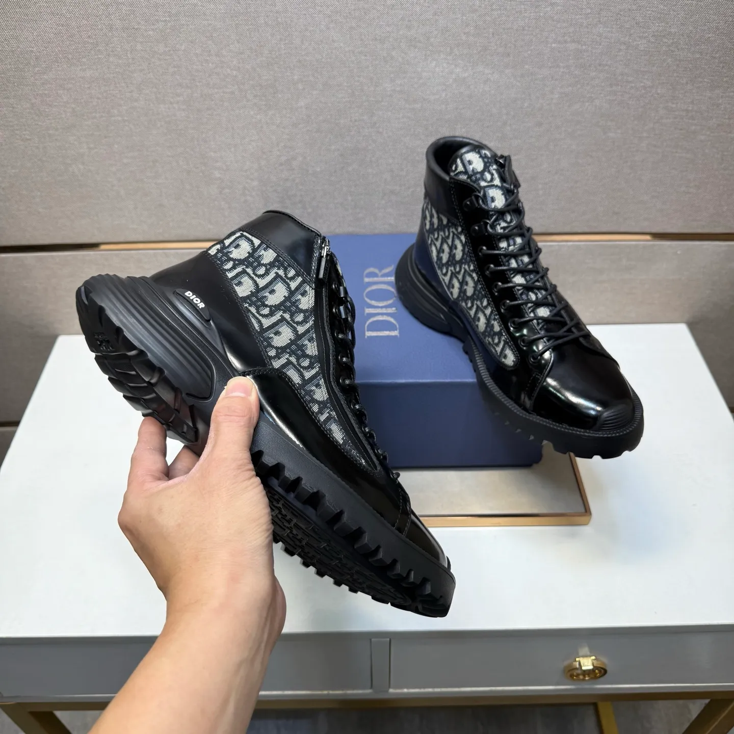 ⬛️Men's shoes 💰p580 [Dior~] Men's casual high-top shoes 2025z cabinet sales simultaneously 🔶Size: 39-44 #️⃣ 🔷2 colors🔜The upper is made of multi-material splicing➕Genuine leather lining, comfortable and breathable, sole: original comfortable and wear-resistant outsole, ⚠️Real shot📱Photographed🎬The real thing is better📢📢📢